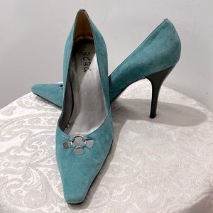 BCBG Paris teal suede classic pumps SZ 7